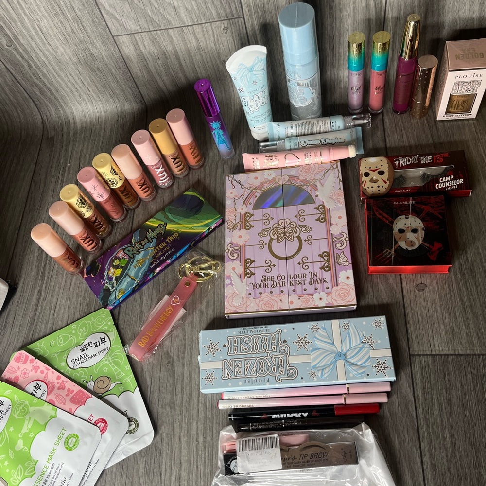 Make Up bundle lot P Louise glam lite lux some is brand new sealed